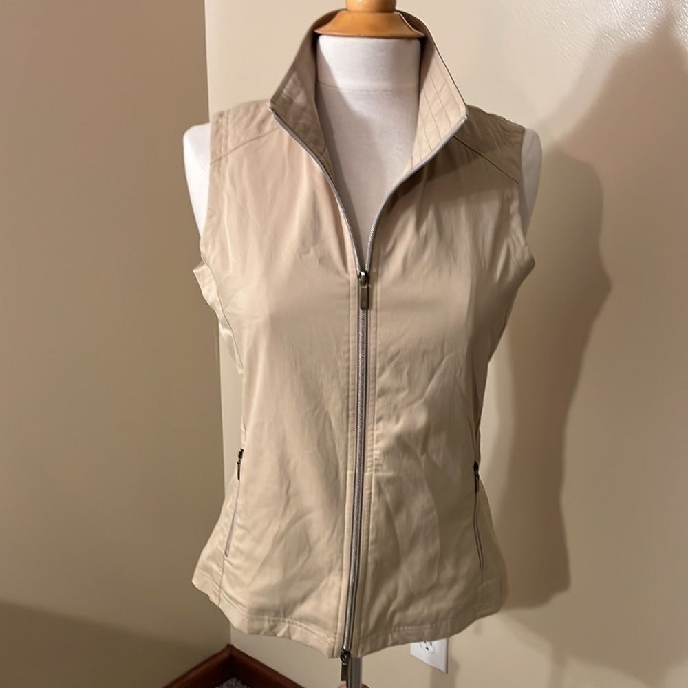 Tail Tan Zip Uo Vest Sz S NWOT